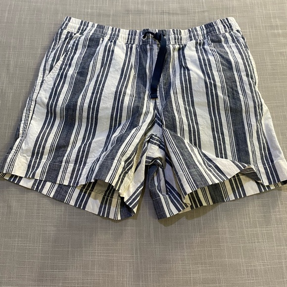 L. L. Bean Women’s Shorts. Women’s size 8 - Picture 12 of 14